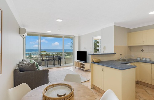 Coolangatta Apartment | Eden Towers Unit 5 Great location with Ocean views, Linen included and Wi-Fi Inc.