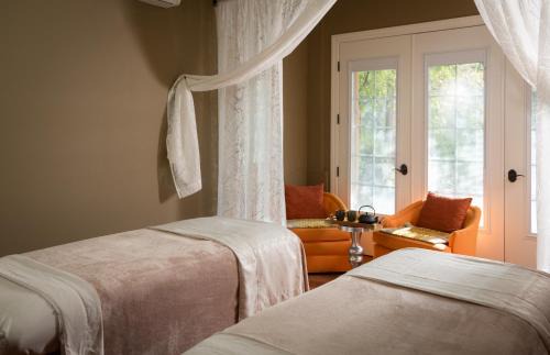 Jayhawk Bed & Breakfast | Eden Vale Inn
