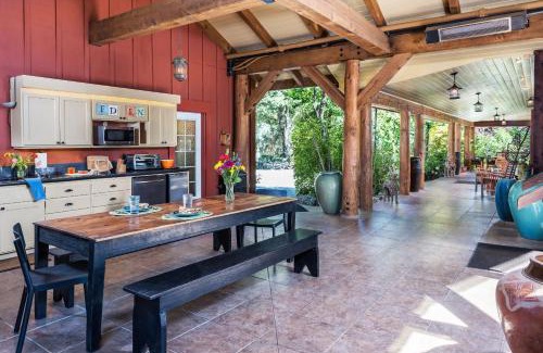 Jayhawk Bed & Breakfast | Eden Vale Inn