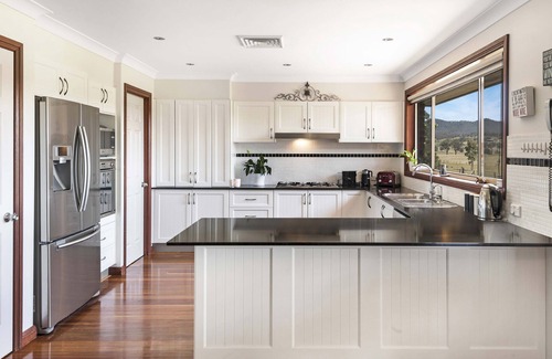 Quorrobolong House | 'Edenview' 6 bedroom farmstay home on beautiful 5 Acres in the Hunter Valley