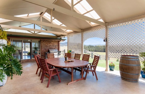 Quorrobolong House | 'Edenview' 6 bedroom farmstay home on beautiful 5 Acres in the Hunter Valley