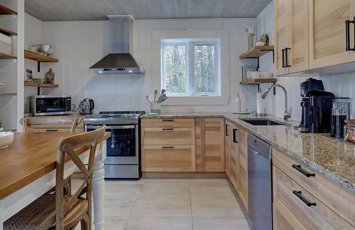 Stanstead Township Ski Chalet | Edge of Lake Memphremagog