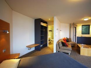 Coles Bay Resort | Edge of the Bay