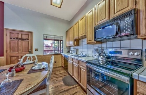 Tahoe Vista Apartment | Edgelake Beach Club
