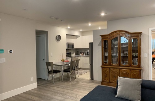 Edgemont Villa | Edgemont Jewel in the heart of Edgemont Village - Perfect destination.
