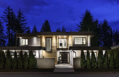 Edgemont Villa | Edgemont Jewel in the heart of Edgemont Village - Perfect destination.