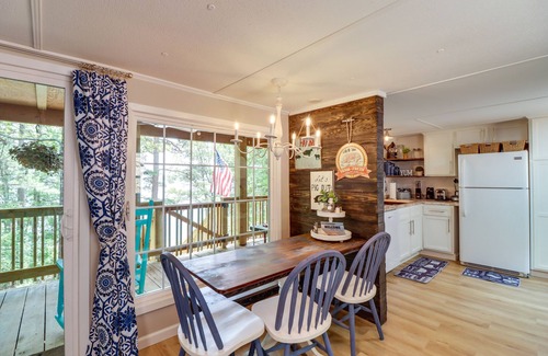 Edgemont House | Edgemont Waterfront Cabin Rental w/Beach Access!