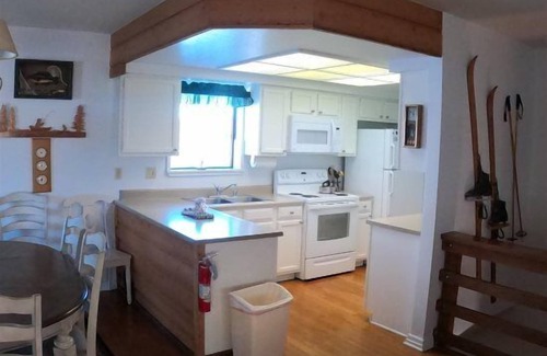 June Lake Condo | Edgewater #8, upgraded unit w/beautiful views of June Lake