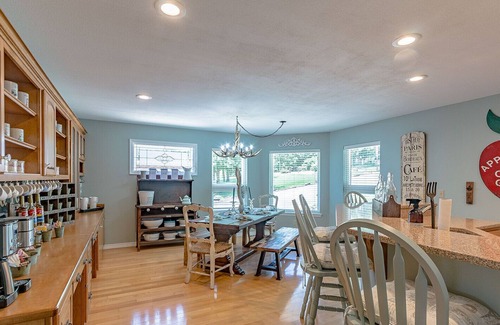 Bella Vista House | Edgewater Escape Lakefront Home