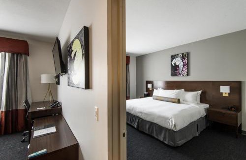 Whitehorse Hotel | Edgewater Hotel