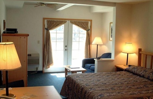 Shady Cove Hotel | Edgewater Inn Shady Cove
