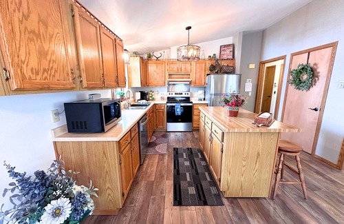 Phillips House | Edgewater Retreat | 2 Bed, 2 Bath