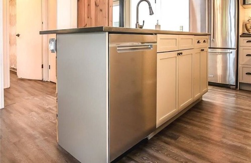 Dunnville House | Edgewater Retreat by Erie