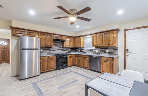 Rowlett House | Edgewater Retreat Rowlett/Rockwall. 4-Bedrm 2bathrm 2 garage