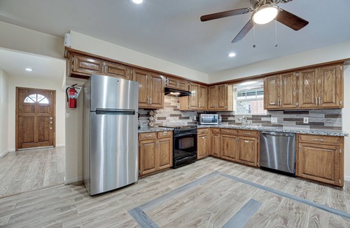 Rowlett House | Edgewater Retreat Rowlett/Rockwall. 4-Bedrm 2bathrm 2 garage