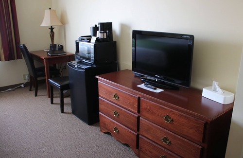 Fairbury Hotel | Edgewood Hotel & Suites