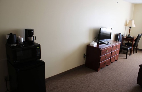 Fairbury Hotel | Edgewood Hotel & Suites