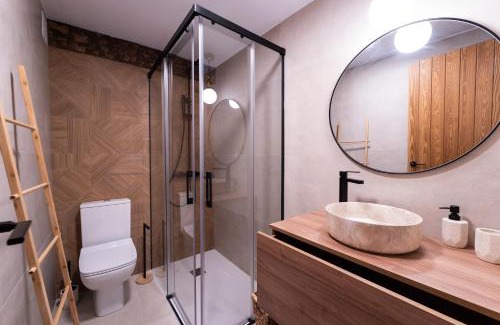 Old Town Apartment | Edificio El Navegante Cuenca Centro by Renthas