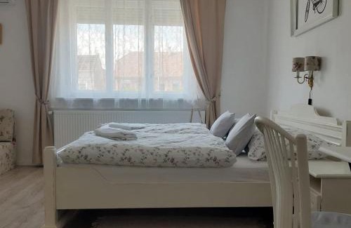 Mosonmagyarovar Apartment | Edina Vintage Vendégház