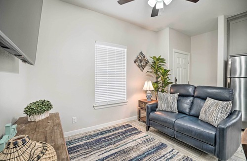 Edinburg Apartment | Edinburg Apartment: Close to Dtwn Shopping!