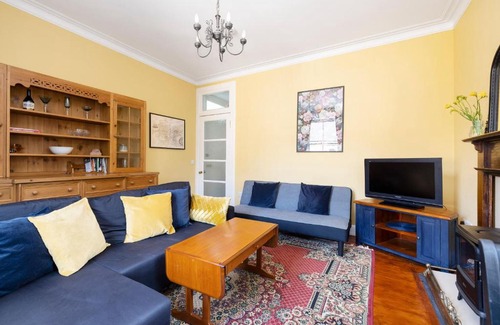 Gifford Apartment | Edinburgh Holyrood Park Views Apartment