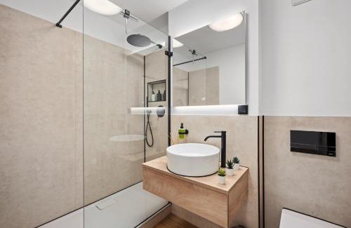 Schloßchemnitz Apartment | EDLER WOHNRAUM Elegantes Apartment mit Balkon, Boxspringbett, Kaffeevollautomat, Lift & Parkplatz