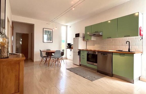 Ferraria Apartment | Edles Apartment in Architektenvilla mit großem Pool, Sauna, Dachterrasse und malerischem Garten