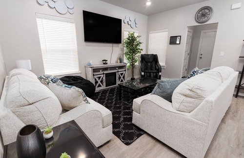 Edmond House | Edmond Oasis: Luxury Retreat w/Massage Chair and Infinity Game Table