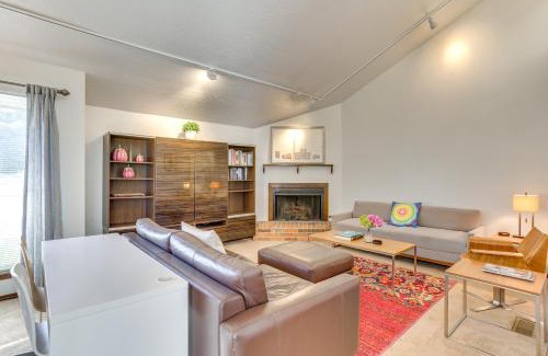 Edmond House | Edmond Townhome with Pool Access Near Arcadia Lake!