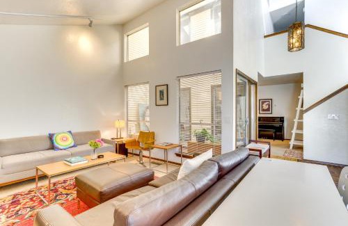 Edmond House | Edmond Townhome with Pool Access Near Arcadia Lake!