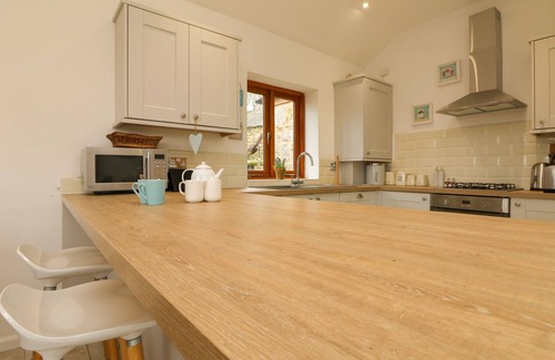 Saint Erth Praze Cottage | EDWIN'S VIEW, pet friendly, luxury holiday cottage in Porthleven