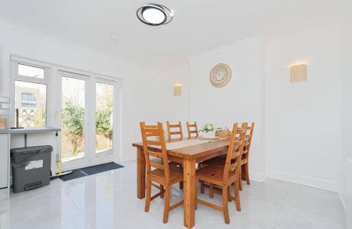 Charlton House | EEJs Stylish 3 Bedroom House - Greenwich