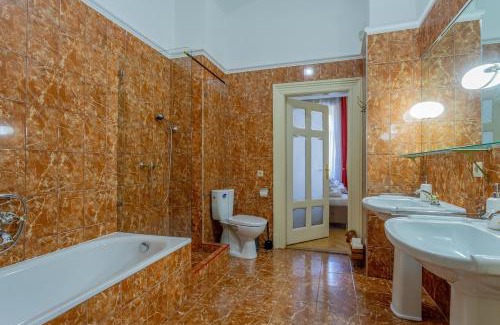 Terezvaros Apartment | EFAD LUX Apartments 1 Amazing for groups