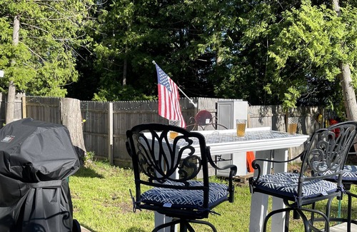 Ponshewaing House | Eff 9/1/21 Birch Tree Bend near Petoskey (Emmet) Michigan is not a VRBO rental