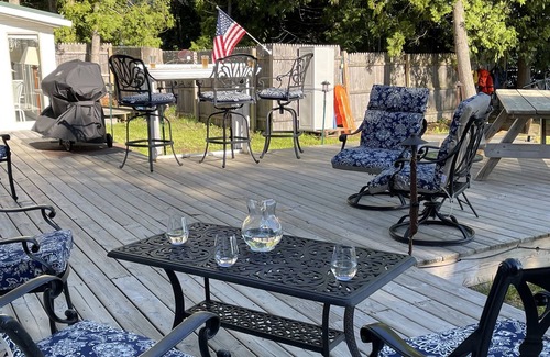 Ponshewaing House | Eff 9/1/21 Birch Tree Bend near Petoskey (Emmet) Michigan is not a VRBO rental