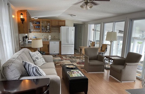 Ponshewaing House | Eff 9/1/21 Birch Tree Bend near Petoskey (Emmet) Michigan is not a VRBO rental
