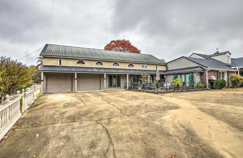 Greenville Apartment | Efficiency Apt Shared Conference Room, Patio