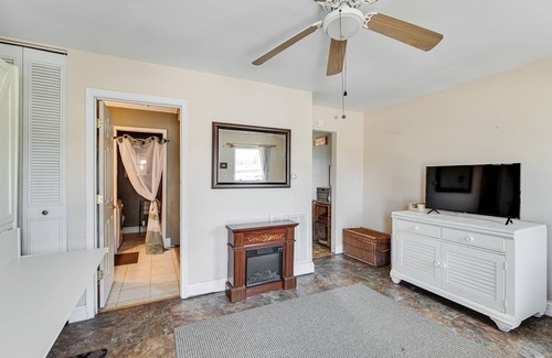 Kokomo Condo | Efficient &Charming Studio Condo with Secret Features