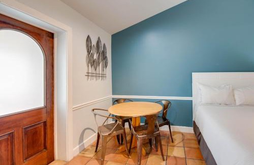 Uptown - Upper Duval House | Egret Suite - Southernmost Sanctuary