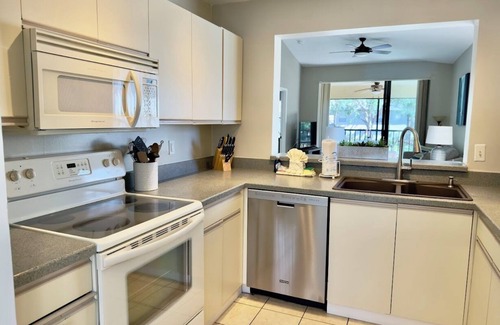 Trailer Estates Apartment | EH-near Beaches and IMG, Pool, Tennis, Pickleball
