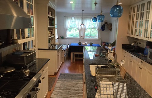 Village of East Hampton House | EH VILLAGE: WALK TO RESTAURANTS, BIKE TO BEACH!