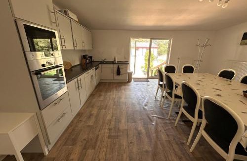 Warnow House | Eickhof Ferienzimmer No2 mit Bad, Parkplatz - Ferienhof Günter