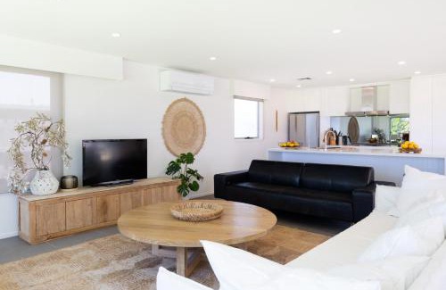 Mollymook Beach House | Eight Mitchell