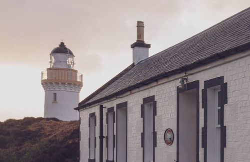 Breakish Cottage | Eilean Sionnach Lighthouse Cottage
