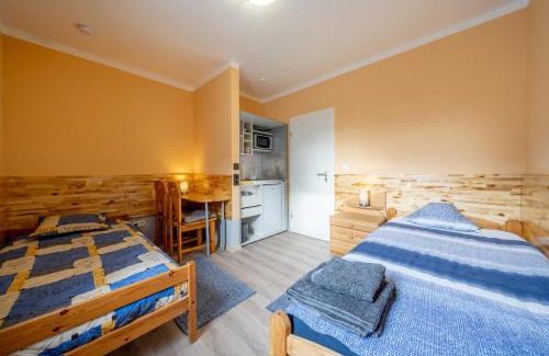 Bemerode Apartment | Ein Privatzimmer mit Fußbodenheizung und Pantryküche in der Nähe der Messe