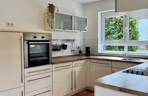 Tettnang Apartment | Einzigartiger Panoramablick mit Terrasse Nähe Tettnang Bodensee und Messe