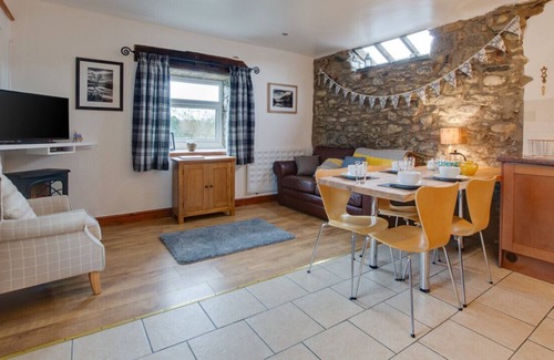 Dinas House | Eithinog Bach - Two Bedroom House, Sleeps 4