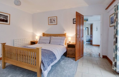 Dinas House | Eithinog Bach - Two Bedroom House, Sleeps 4