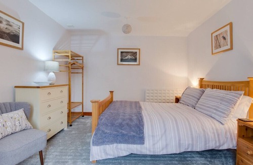 Dinas House | Eithinog Bach - Two Bedroom House, Sleeps 4