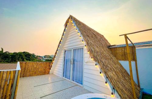 Koh Lan Resort | EK-KA-NAKE (เอกขเนก)